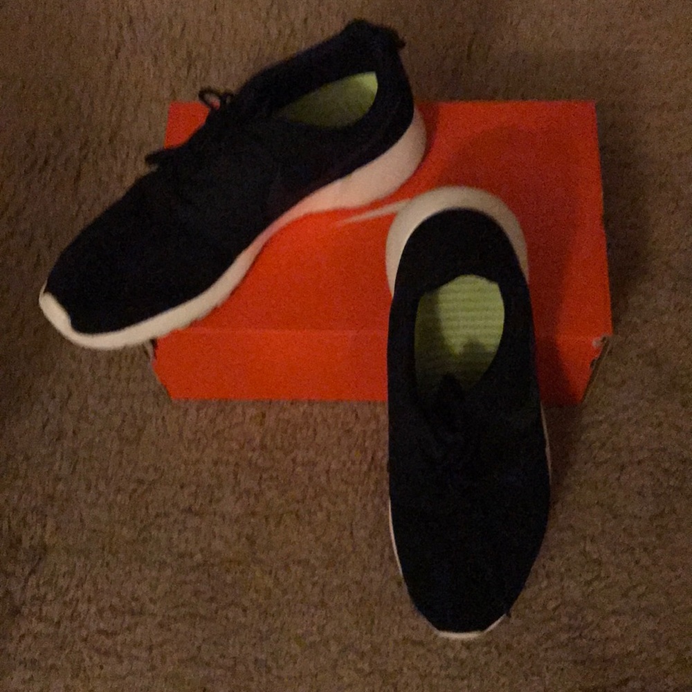 Black Nike Tennis